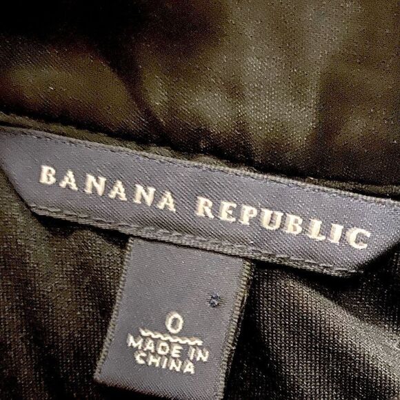 𝅺🌷 Banana Republic🌷 Beautiful Black 3D Rosebud Pattern Skirt - Picture 7 of 11